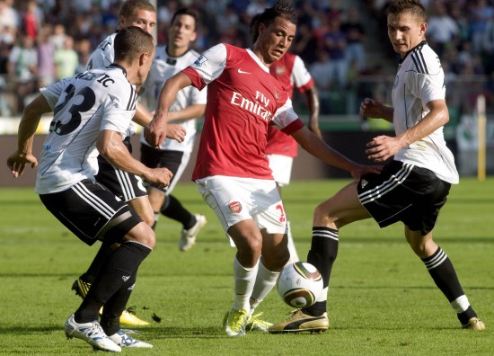 包含华沙犬主场失利，英超降级压力越发沉重的词条