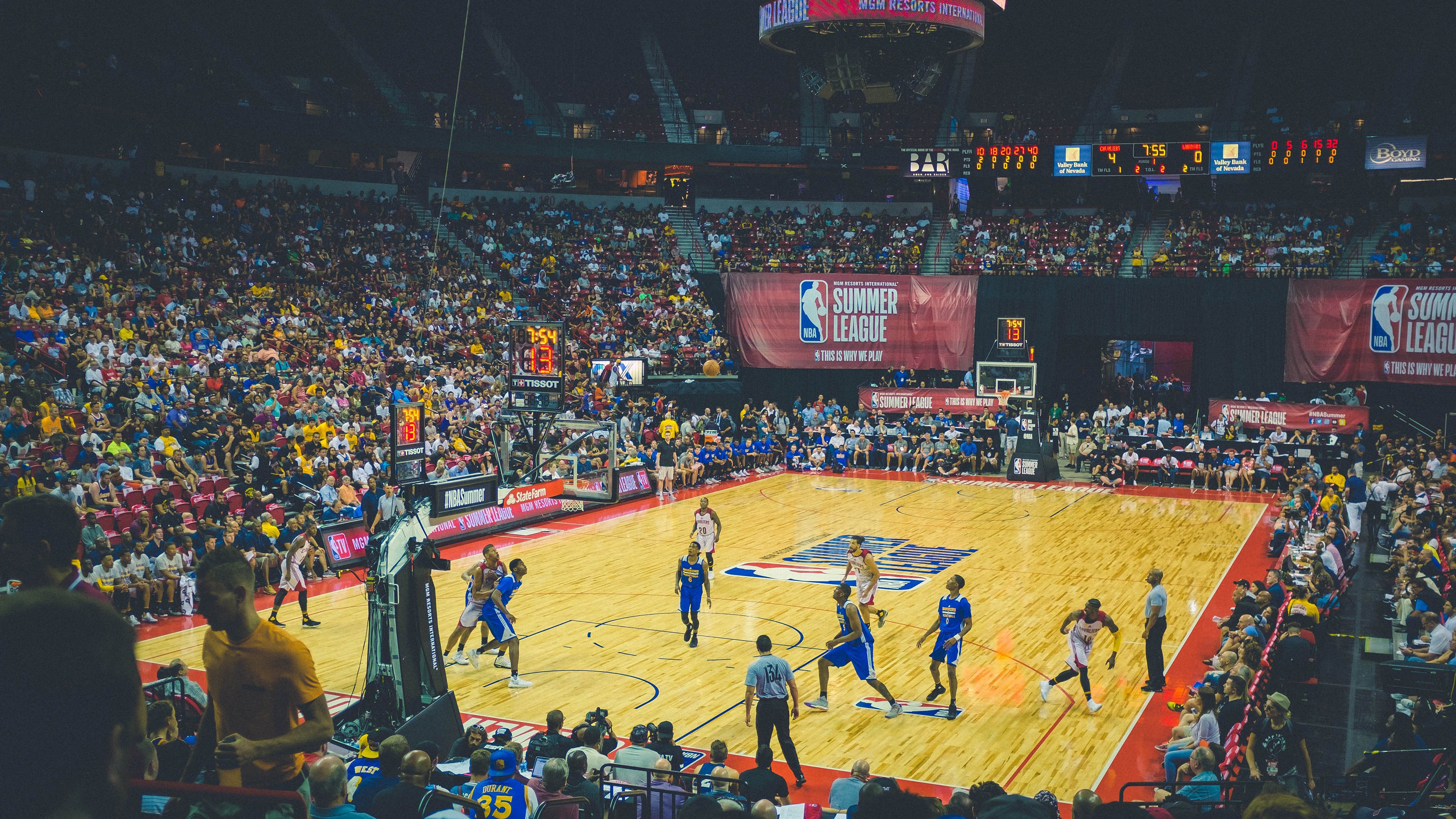 当鹈鹕掠过黄蜂巢,恩比德用稳定输出写下现代内线生存法则